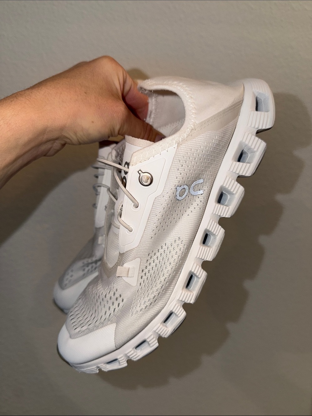 On Running women’s CloudWhite Lightweight Slip-On Running Sneakers size 9.5